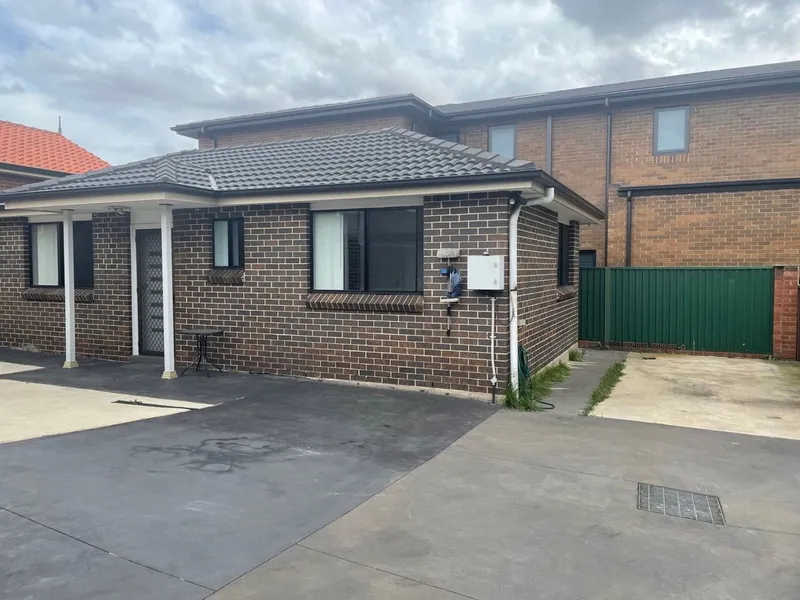 Modern Near New 2 Bedroom Granny Flat 