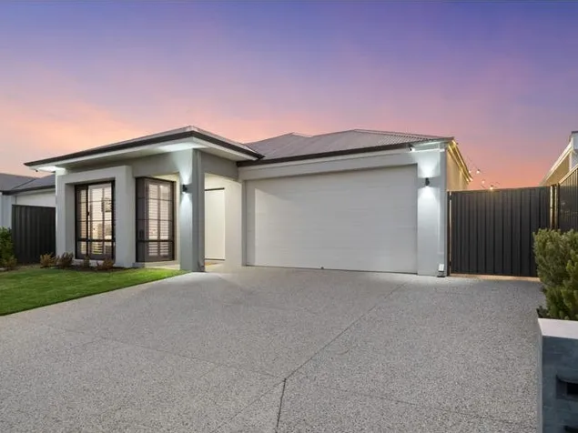 Stunning as new home with all the luxuries!