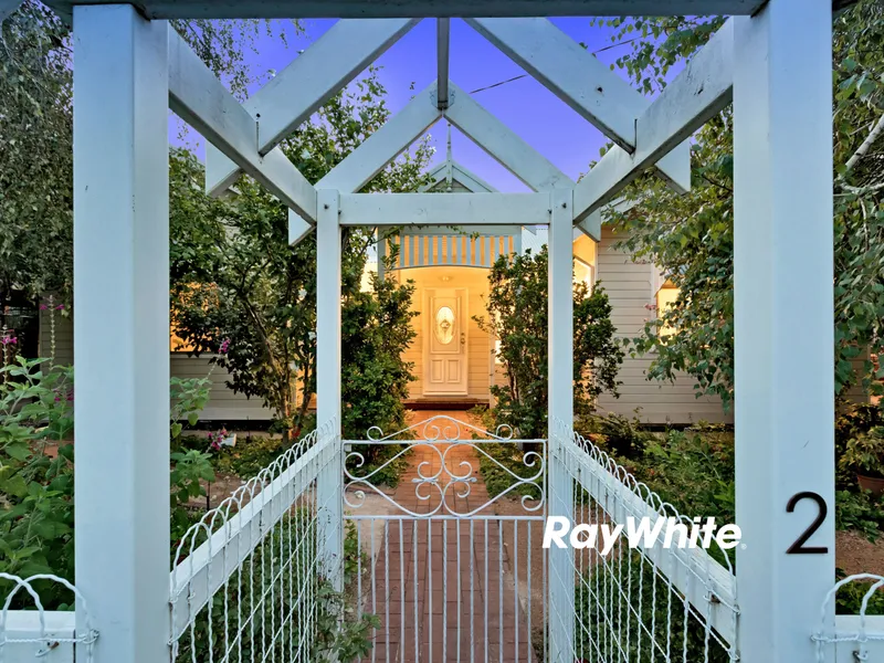 Practical Lifestyle with attached separate unit.