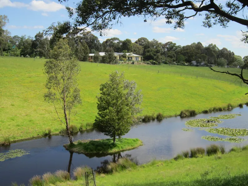 Country Lifestyle Living