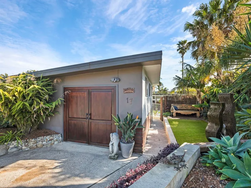 Open plan 3 bedroom home with study - Inground Pool/Retreat