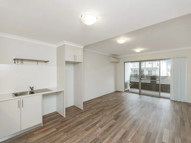 Investors delight - Centrally located unit!