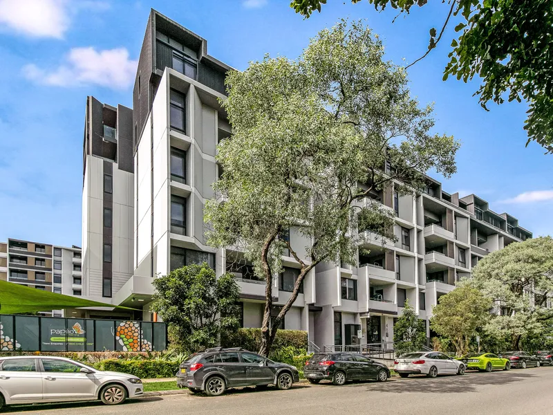 Parkside Home | Open Yet Private | East Orientation