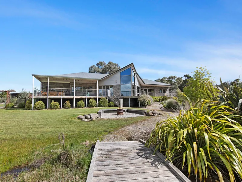 Incredible Family Home In Picturesque Surrounds