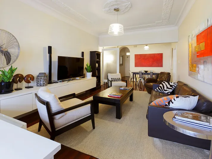 Beautiful Art Deco Three Bedroom Apartment in the 