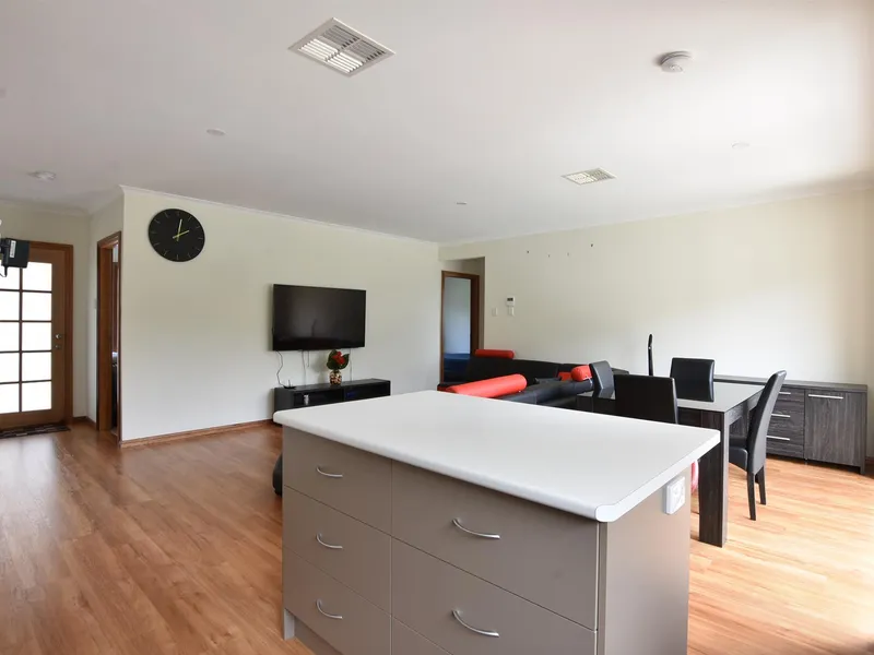 ULTRA MODERN, NEAR NEW HOME WITH SOLAR AND TESLA BATTERY!