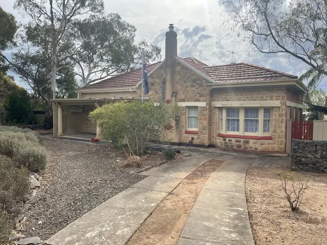 Huge Property 4 Bed 2 Bath 12 Car