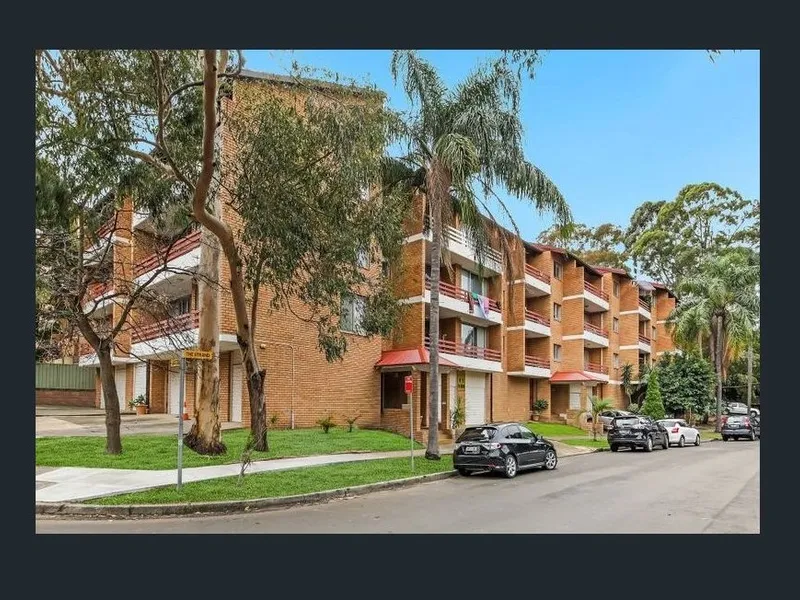 DEPOSIT TAKEN - Neat, tidy and secure unit
