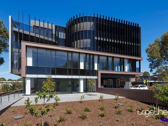 MODERN LIFESTYLE LIVING IN THE AFFLUENT BAYSIDE AREA OF MELBOURNE