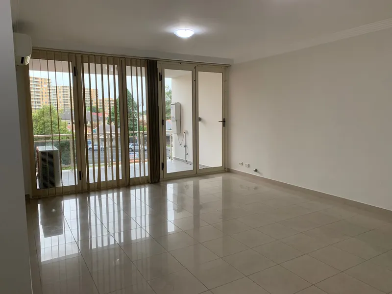 MODERN UNIT IN A GREAT LOCATION!!!
