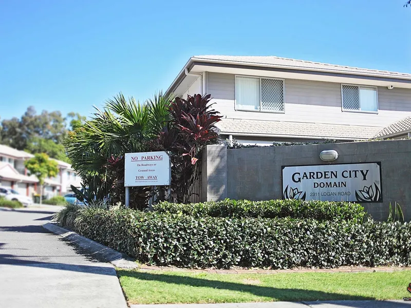 Walking distance to Garden City, luxury townhouse for rent, aircon available