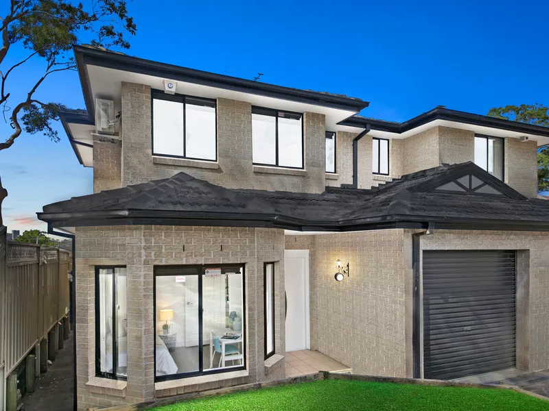 BEAUTIFULLY BRIGHT DUPLEX - OPEN TO VIEW SAT 10/04/2021 1-1.30PM