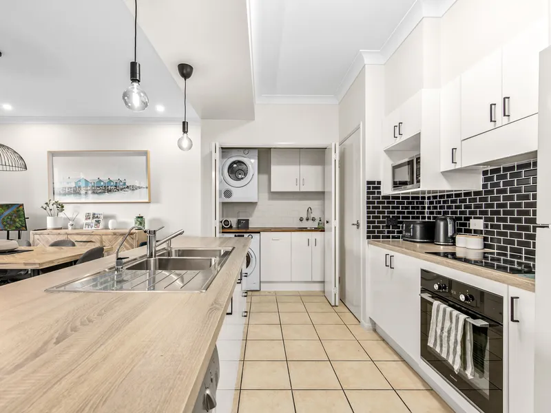 MOVE IN READY TOWNHOUSE IN SOUGHT AFTER LOCATION!