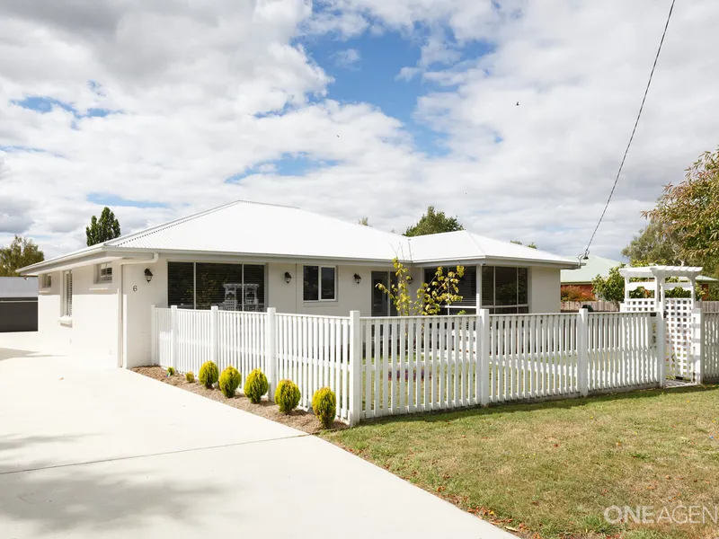 Stunning renovation, multiple living rooms, triple garage & workshop within walking distance to South Esk River Reserve