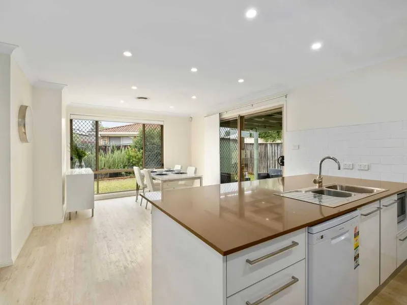4 Bedroom home, modern kitchen, ducted air conditioning
