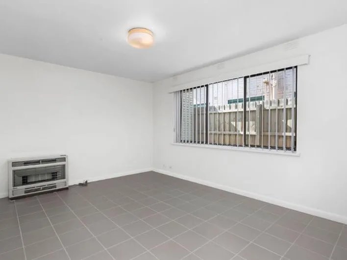 Spacious three bedroom apartment bright and inviting