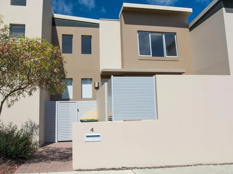 UNDER OFFER!  THINKING OF SELLING?  CALL GARY NOW 0412 229 904