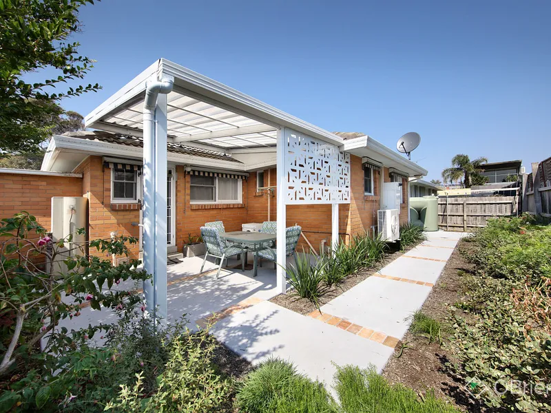 Beautifully Renovated Villa Unit - Great Position, Minutes' Walk to Local Shops & Beach!