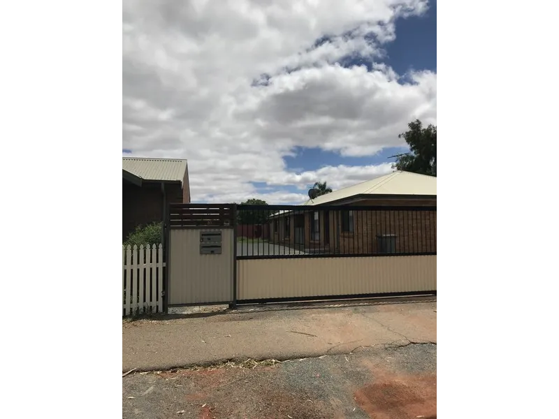 Renovated 2 x 1 - Secure property