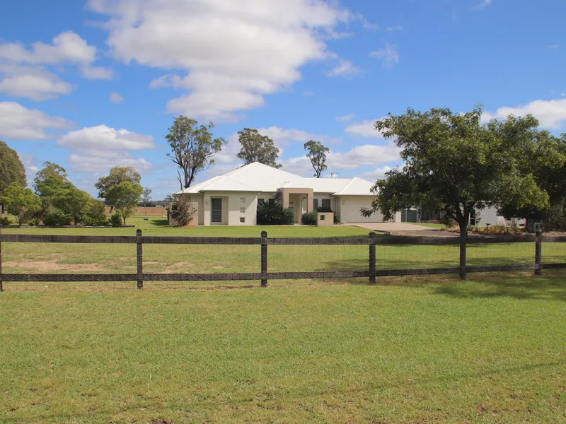 Modern 4 Bedroom Home on 2.59 Acres - Large Shed - Rural Outlook