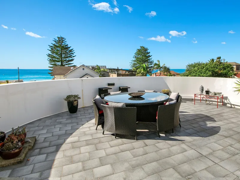 Luxurious Beachside Lifestyle