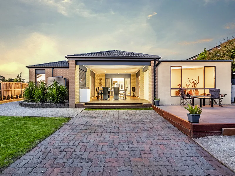 LARGE BLOCK, SIDE ACCESS, LARGE OUTDOOR ENTERTAINMENT AREA AND MUCH MORE