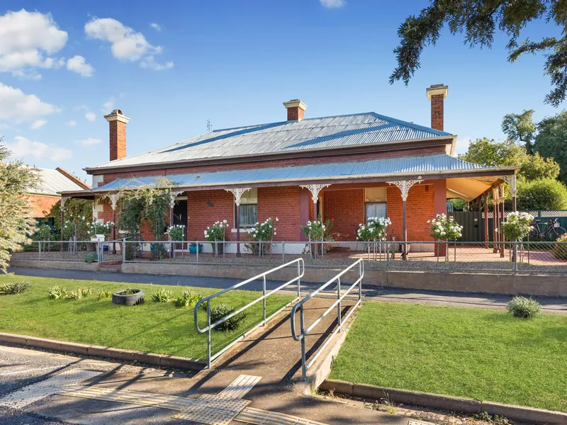 CHARMING 1876 HERITAGE HOME IN THE HEART OF WEDDERBURN
