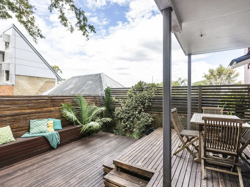 Contemporary home metres to the Balmain scene