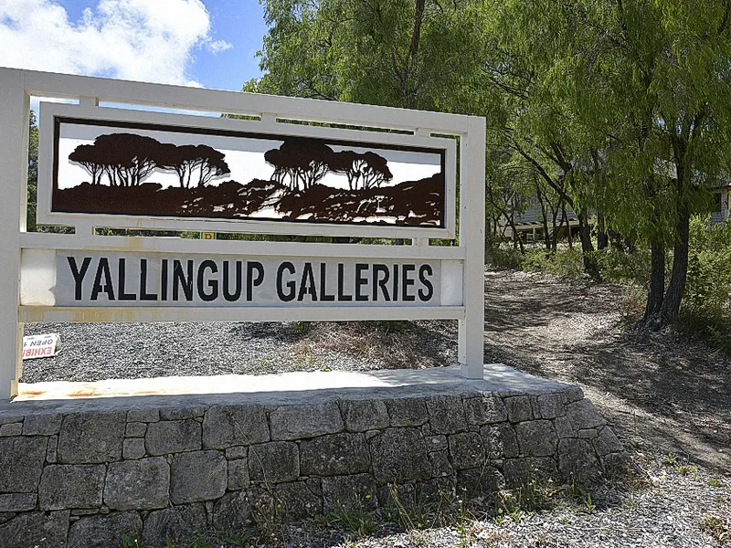 TREE CHANGE & PICTURESQUE GALLERY