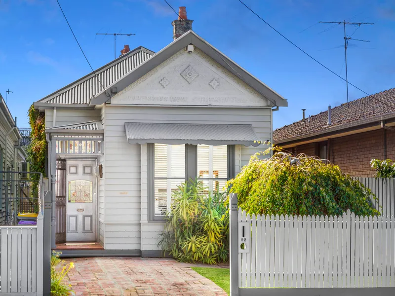 Interior Style & Garden Space By The Lakes