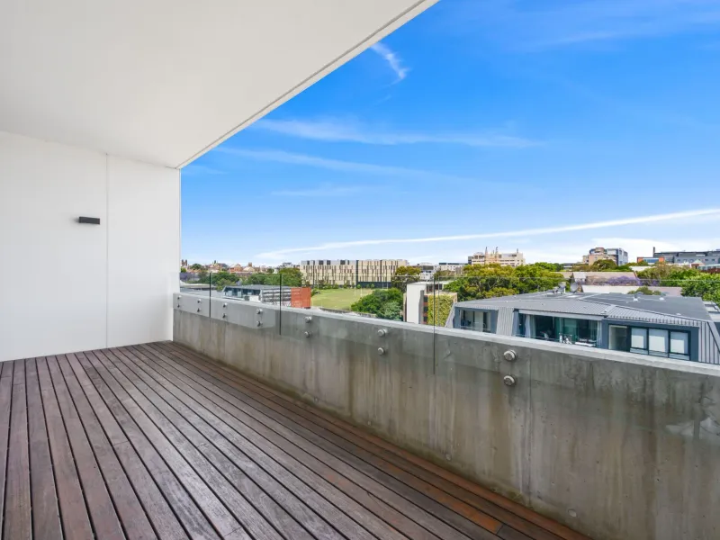 Designer one bedroom with seperate study/guest bedroom + secure parking