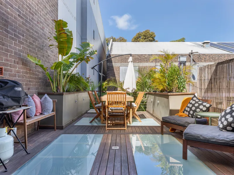 Updated terrace in quiet leafy cul-de-sac