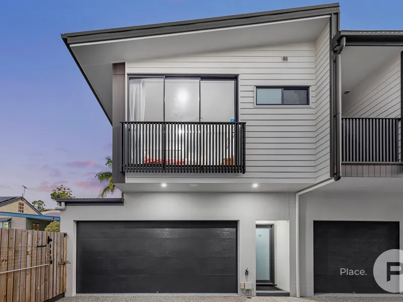 Stylish three-bedroom freehold city home in boutique complex