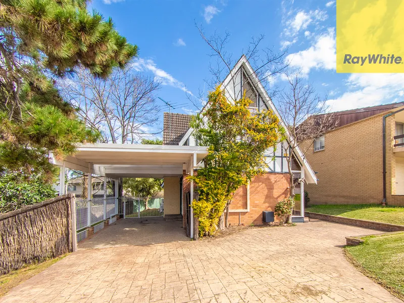 SIMPLY STUNNING FOUR BEDROOM HOME + STUDY