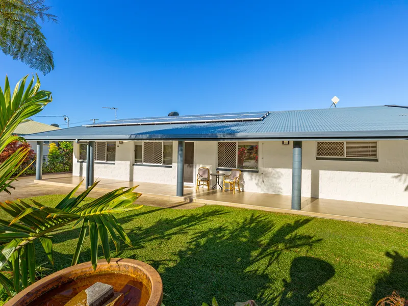 Immaculate Home, 5 mins walk to beach!!!