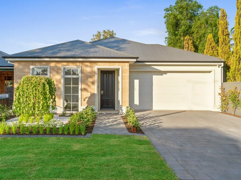 Sophisticated Brand New Contemporary Home 