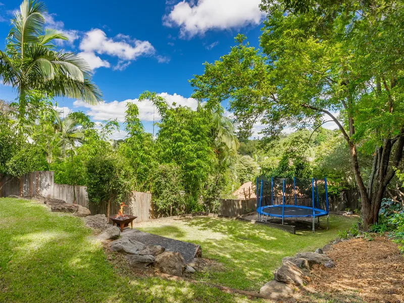 IDEAL FAMILY HOME - DUAL LIVING OR HOME BUSINESS OPPORTUNITY! MUST SEE!