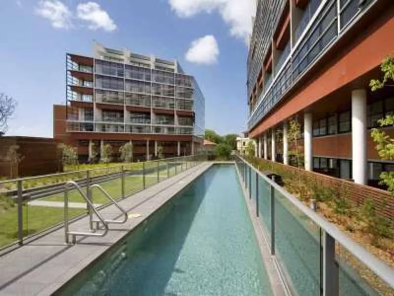 MODERN SPACIOUS ONE BEDROOM APARTMENT