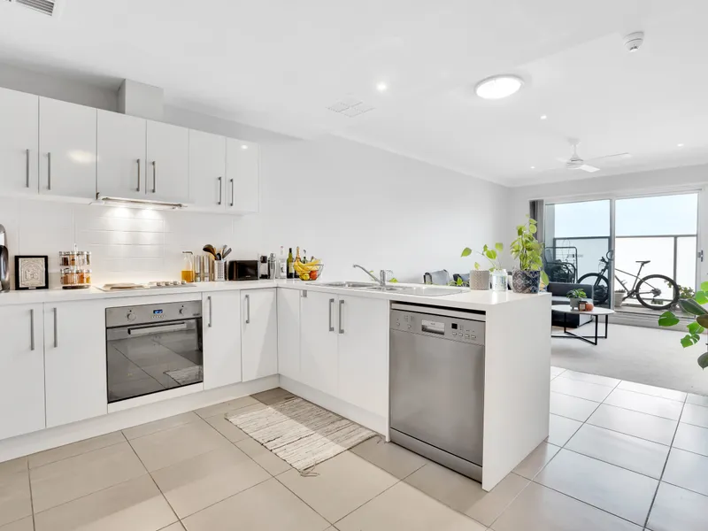 Must be sold! 2 Bedroom Apartment With Great Rental Return