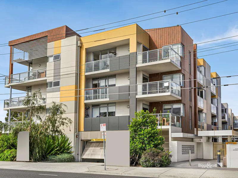 Inner City Abode with Wonderful Views!
