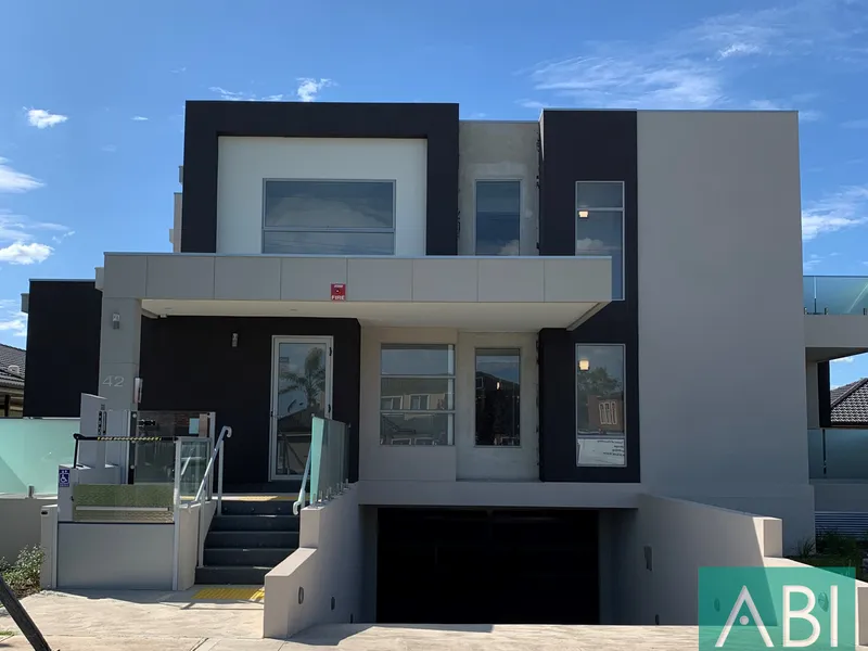 Modern 2 Bedroom Apartment For Lease!