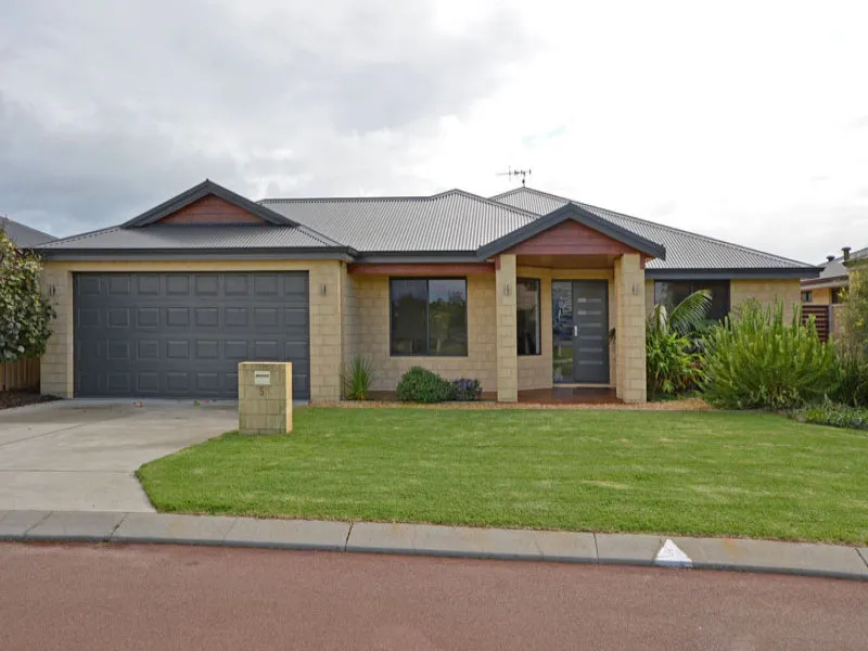 LOVELY HOME WITH LARGE SHED!!