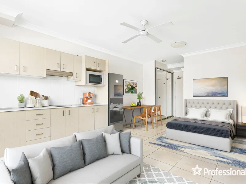 LIGHT, BRIGHT AND MODERN STUDIO