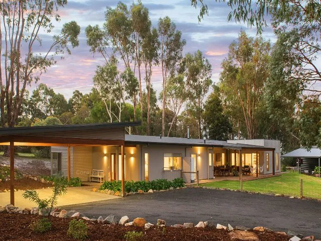 CONTEMPORARY COUNTRY RETREAT