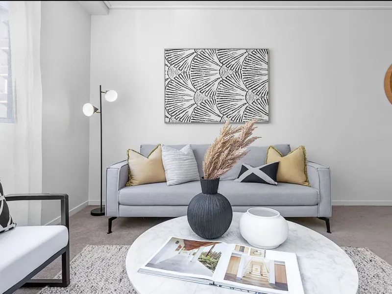 Spacious, Sunny and Modern in a Convenient Setting