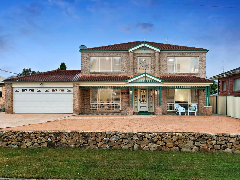 Family Perfection and a Front-Row View of Lake Macquarie