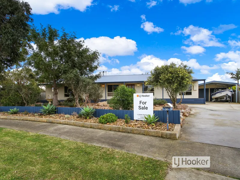 SPACIOUS FOUR BEDROOM HOME WITH GREAT SHEDDING