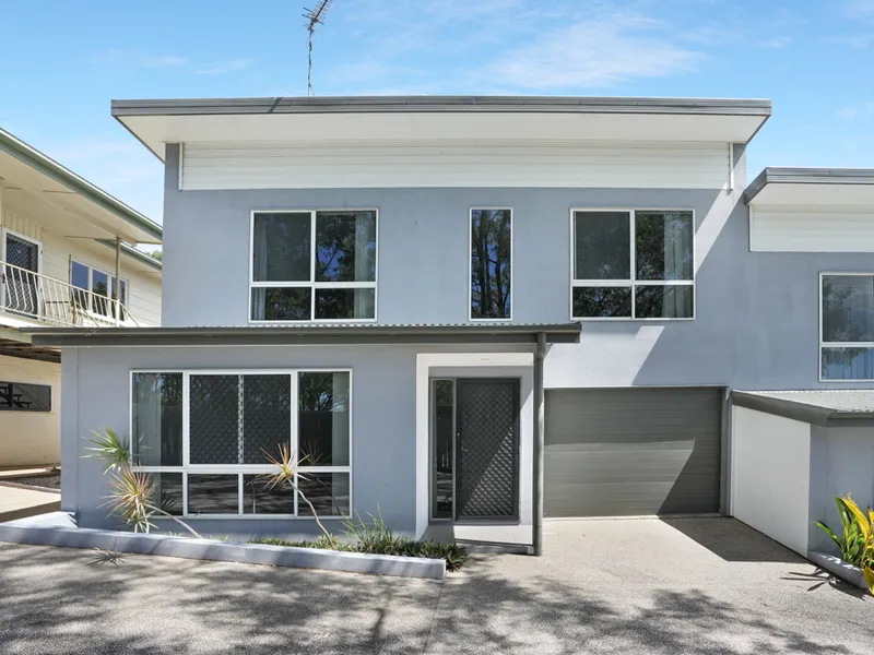Modern 3 Bedroom, 2.5 Bathroom Townhouse in New Auckland - Your Ideal Home Awaits!