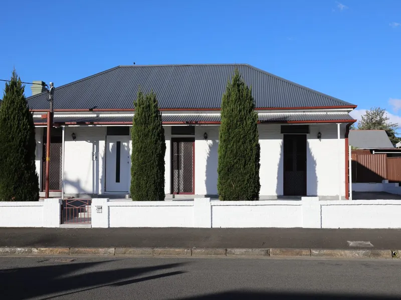 10 rooms boarding house site or your new office or new medical centre.