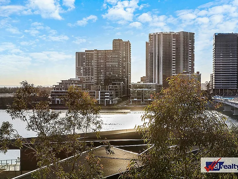 North facing 2 bedroom with wonderful water and garden View